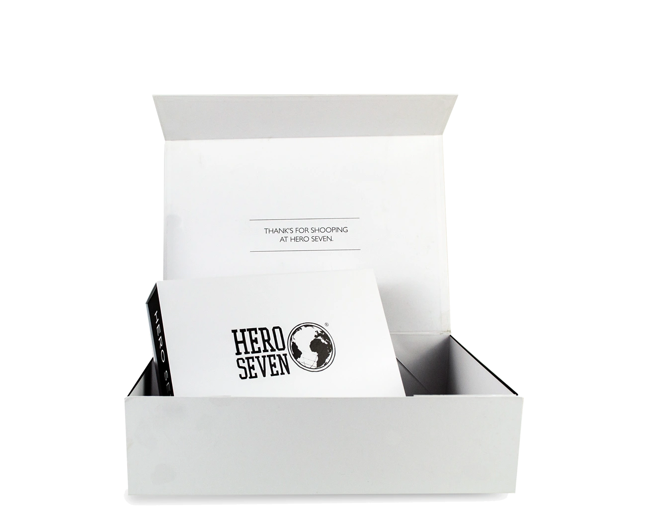 Conception par Packaging Paris d'une boîte aimant pour Prêt-à-porter avec Aplat Total + Impression Offset Logo. Cette Box est adaptée au format de la Box Eshop.