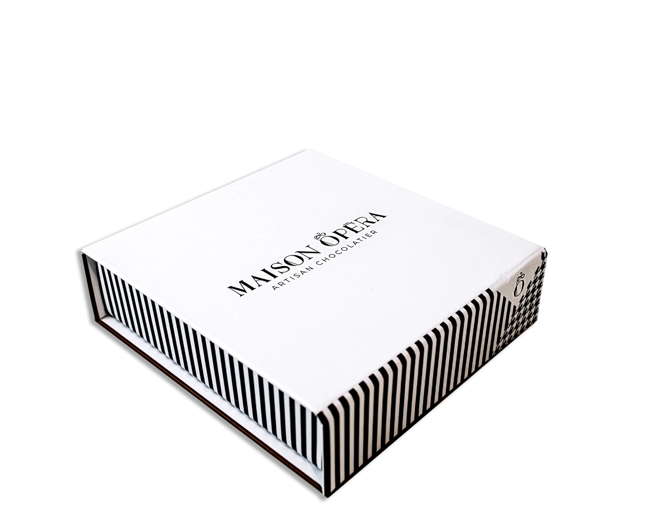 Remarquable Box Aimant Personnalisée en Impression 1 couleur 100% et finition avec pelliculage Mat. Ce packaging sur-mesure est bien sûr éco-responsable.